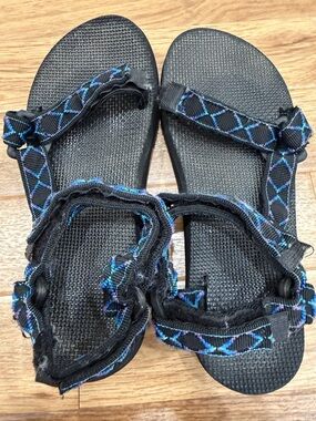 Women's Black Strap Sandals - Casual Everyday Comfort